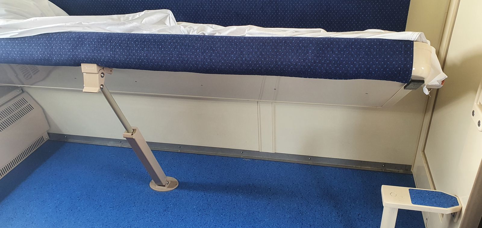 Вид купе в двухэтажном вагоне РЖД Как выглядит купе в новых двухэтажных вагонах РЖД